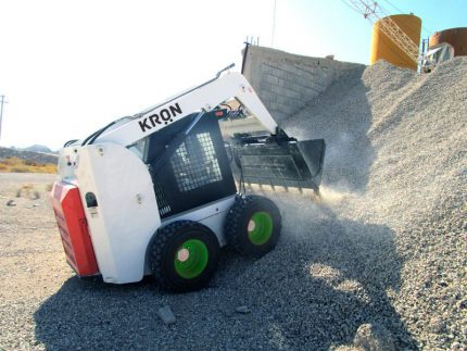 Навантажувач з бортовим поворотом KRON SL1000