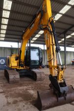 Гусеничний екскаватор JCB JS 130LC