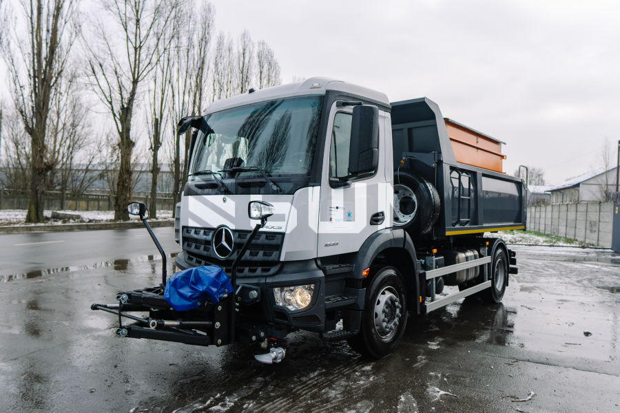 Самоскид UAC СКД-20 на MERCEDES-BENZ Arocs 3333