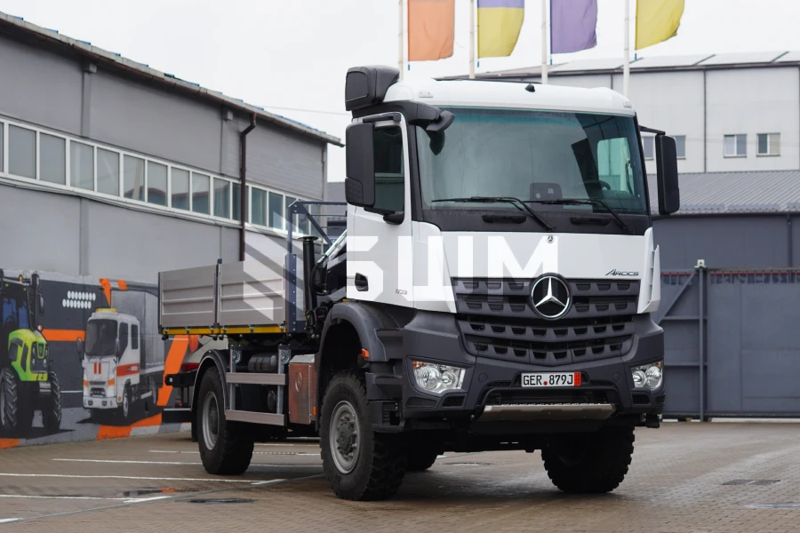Самоскид UAC СКД-20 на MERCEDES-BENZ Arocs 3333