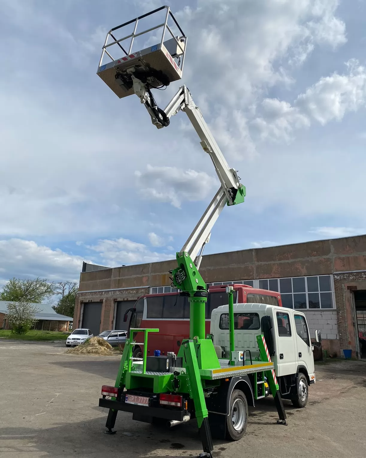 Автовишка STC на базі COMET 5 автовишки comet італія